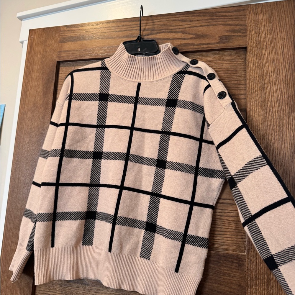 Tahari Plaid Mock Neck Sweater Womens M Button Shoulder Windowpane - Picture 4 of 8